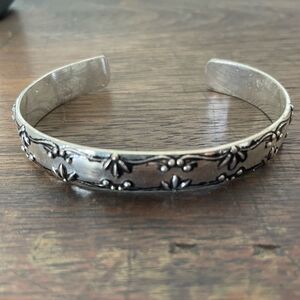 Vintage Avon Signed SH Silver and Black Tone Bracelet
